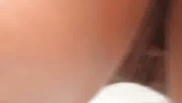 Si rambut coklat video lucah budak budak panas Vanessa Leon mendapat urutan yang mengagumkan